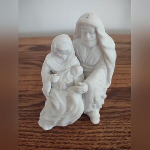 1997 Hallmark Holy Family Porcelain Figurine By Joyce Lyle